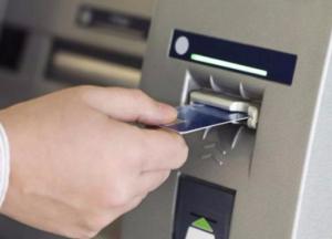 Сколько денег дают снять в банкоматах украинские банки