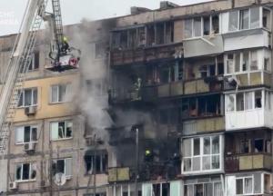 РФ воює навіть з мертвими: добірка відео по районах Києва, де зруйновані висотки і кладовище