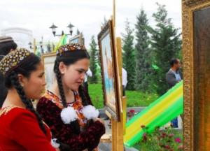 Обыски и штраф за маникюр, джинсы и окрашенные волосы: в Туркменистане ввели жесткие запреты для женщин