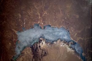 Как китайцы хотят выпить крупнейшее озеро Средней Азии