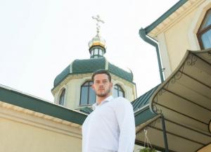 «Слуги народу» вчергове пробили дно: підкуповують людей бутильованою водою (фото)