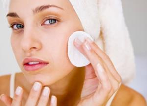 Психологи выяснили почему нам так нравится выдавливать прыщи