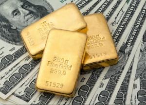 Золото становится защитой от валютных рисков