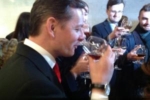 Штаб Ляшко: инсинуации, коньяк, «грады» и сантиметры