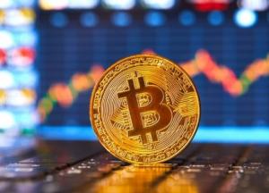 Стоит ли вкладывать свои деньги в биткоин