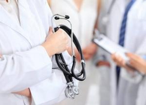Массовые увольнения врачей: скоро украинцев будет некому лечить