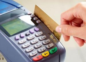 "Трещит фундамент, а мы обои переклеиваем". Чем закончится попытка властей обязать малый бизнес установить платежные терминалы