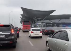 Бориспольская трасса в реальности - бардак и стихийная парковка