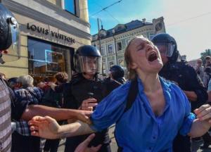 Протести в Росії: агресивність силовиків та арешти вражають (відео)