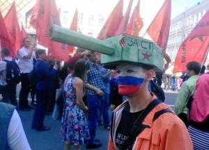 Весь мир против войны, и только россиянам хочется «повторить победу»