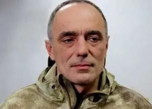 Просто кто-то стоит на шухере, пока пацаны дерибанят страну