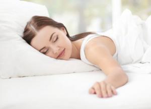 10 неочевидных привычек, которые ускоряют старение кожи