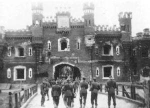 Что не покажут туристам в Брестской крепости