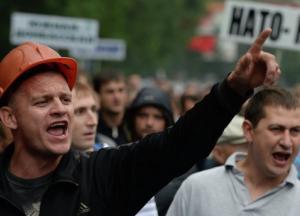 «Нам выбили дверь люди в камуфляже и масках». Чем заканчивается забастовка в «ЛНР»