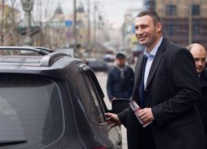 Тайные паркинги мэрии Кличко: служебные авто ездят в рестораны и спортклубы (расследование)