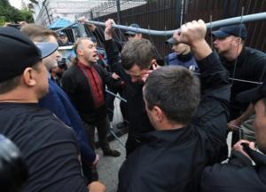  С такими «друзьями» врагов не надо