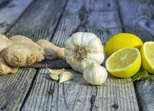 Сезон застуд: чим корисні лимон, часник та імбир?