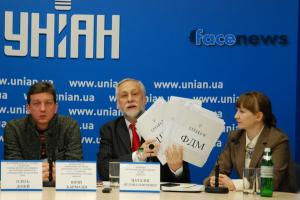 Кто и зачем подал в суд на Яценюка, Порошенко и Верховную Раду