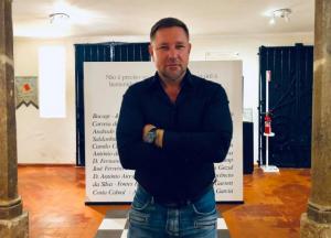 "Вы вымрете, если не поумнеете": известный журналист пристыдил безграмотных украинцев