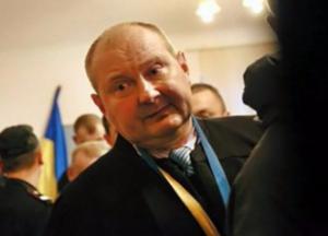 Судья Чаус подал сегодня заявление на отпуск и оно уже подписано