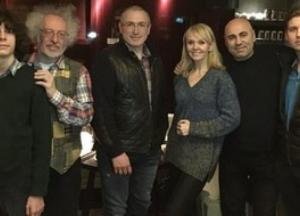 Вылетела птичка – и все в дерьме!