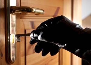 Счет квартирных краж идет на десятки тысяч: как защитить свое имущество