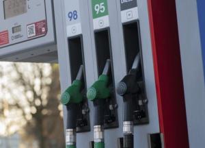 На стоимость влияют два фактора: чего ждать от цен на бензин к осени