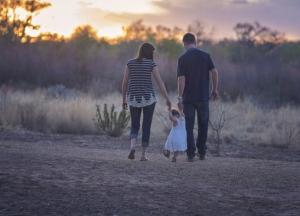 Мать-одиночка ради счастья дочери наняла актера, который изображал отца ребенка целых 10 лет