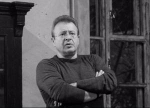 Лучше воткнуть флаг в могилу врага, чем самим лечь в могилу