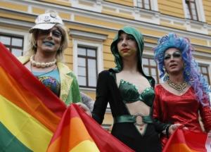 "Традиція – сила, пі*арам – могила": як "КиївПрайд" біля Михайлівського Золотоверхого охороняв "беркут" (відео)