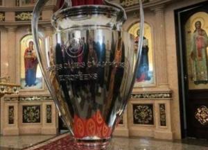 Украина в одном фото: коррупционер, священник и бандит вместе