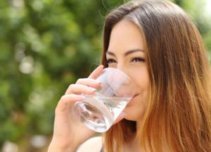 Как узнать сколько воды нужно пить на самом деле: простой способ