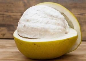 Тільки 38 калорій: чому помело варто включити в зимовий раціон