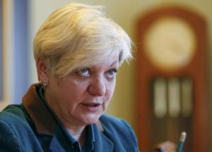 У справах Гонтаревої правоохоронці сіли на шпагат між піаром і розслідуванням