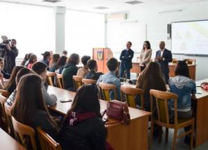 Встреча со студентами в Мариуполе: Почему вы запретили российские фильмы?