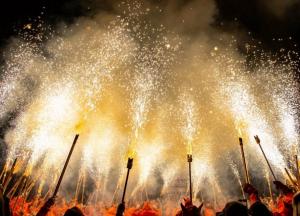 Найдивніші свята Іспанії: від «горящих биків» до стрибків через немовлят