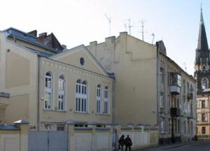Во Львовскую синагогу бросили коктейль Молотова: представители власти молчат
