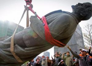 Настоящая декоммунизация - это не свергнуть памятники и надеть вышиванку