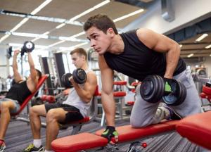 Упражнения, которые нельзя делать новичкам в зале