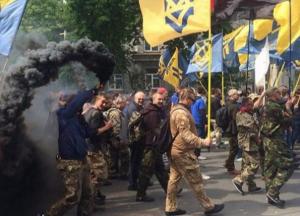 Политолог: Марш «Азова» мог быть рожден в стенах Верховной Рады