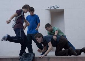 Подростковая агрессия: как возле торгово-развлекательного центра бьют людей