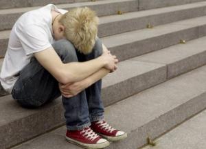Как понять, что подросток употребляет алкоголь или наркотики: явные признаки