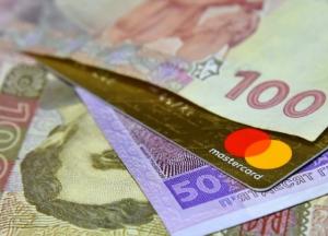 Обчистить карточку - легко и законно: почему украинцы снова будут прятать деньги под подушку