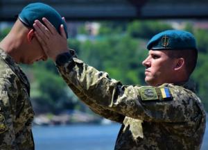 Украинские морпехи попрощались с черными беретами. Как это было и что пишут в соцсетях