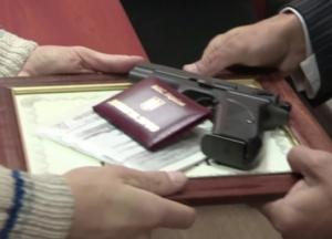 Традиции жлобья. Кому и за что силовые министры раздают наградное оружие