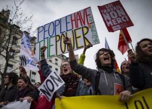 «Майдан» во Франции: слезоточивый газ против мирных протестов