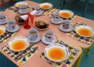 Бардак в киевских детсадах: родители платят за рыбу и мясо, а детей кормят кашей и иногда яйцами