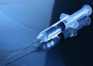 Бег по граблям: что кроется за скандалом с вип-вакцинами в Украине