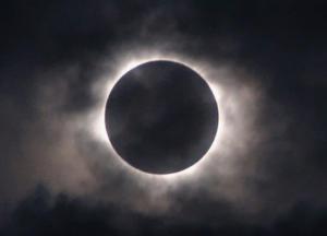 Лунное затмение 23 марта поможет сменить премьера, закончить войну и повлияет на отсидку Савченко