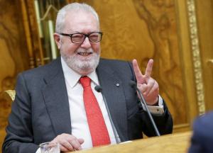 Одной кремлевской консервой меньше...